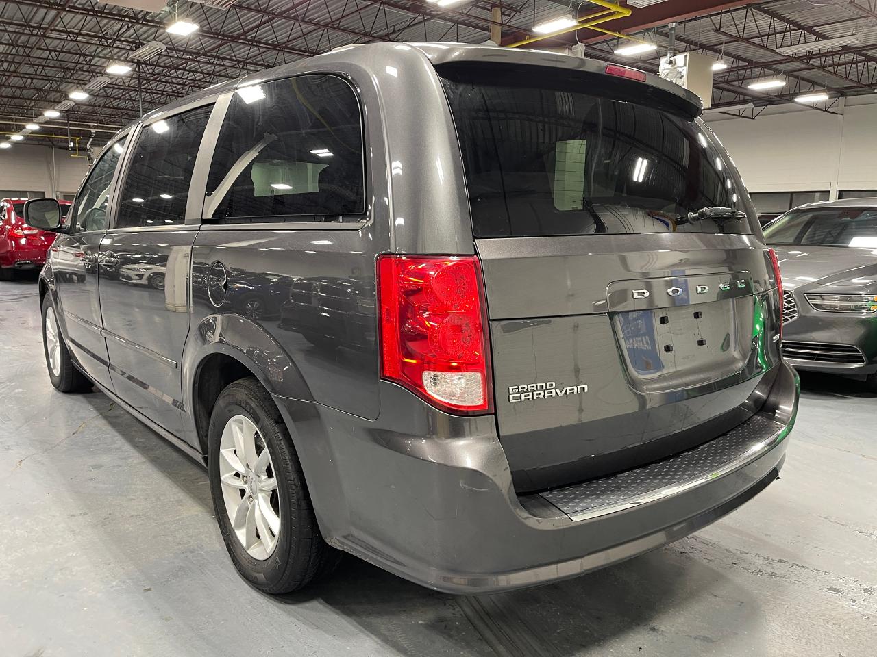 2016 Dodge Grand Caravan SXT Photo2