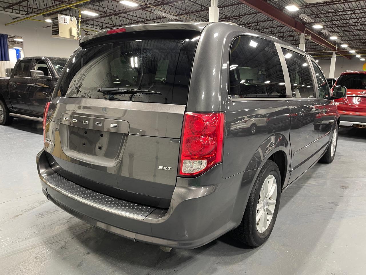 2016 Dodge Grand Caravan SXT Photo4