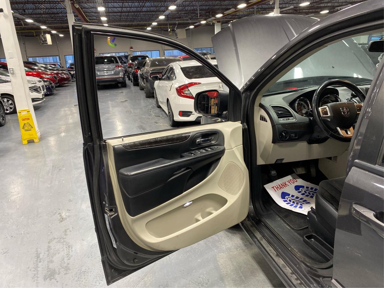 2016 Dodge Grand Caravan SXT Photo