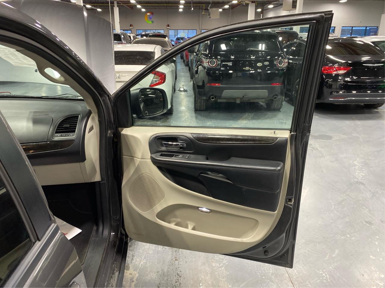 2016 Dodge Grand Caravan SXT Photo