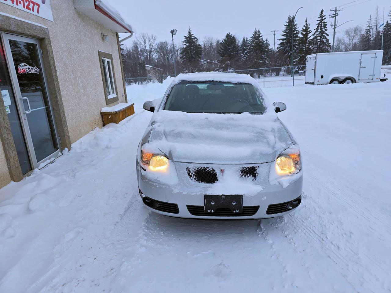 2009 Pontiac G5 Only  57,420 KM  Sunroof - Photo #4