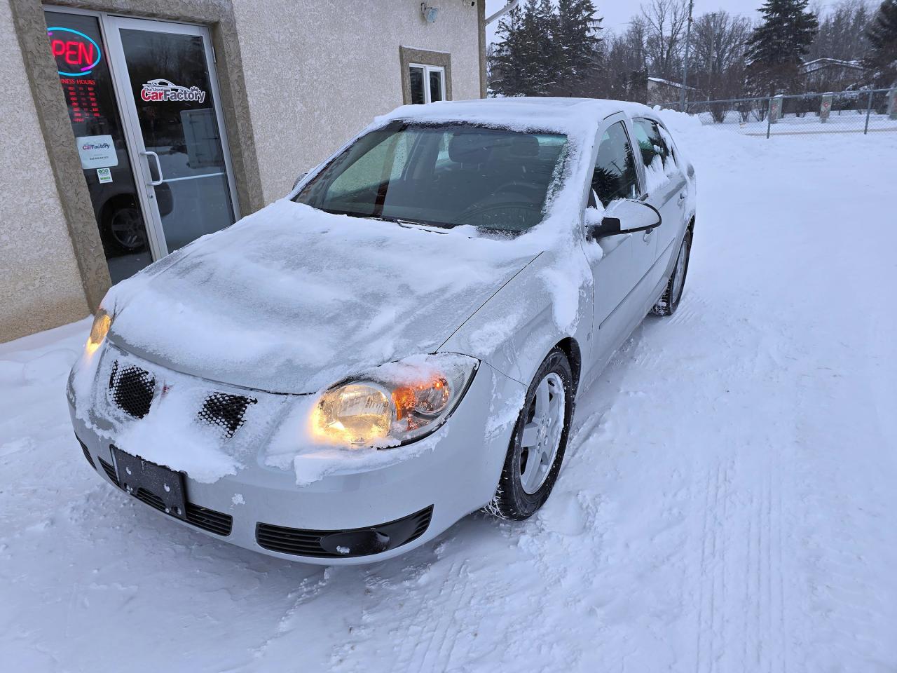 2009 Pontiac G5 Only  57,420 KM  Sunroof - Photo #3