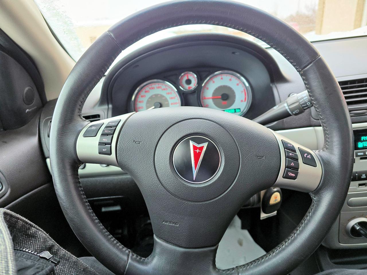 2009 Pontiac G5 Only  57,420 KM  Sunroof - Photo #7