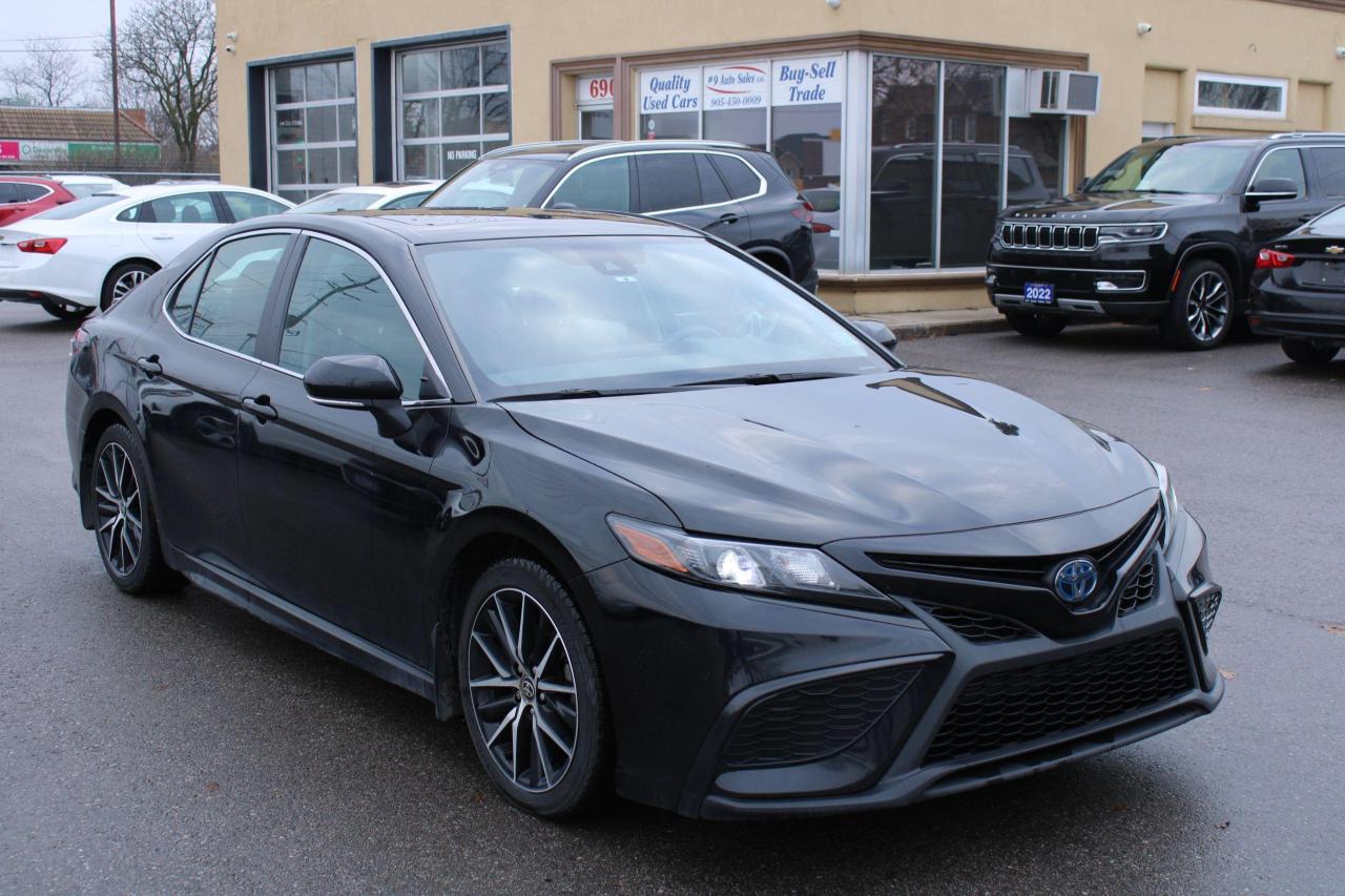 Used 2022 Toyota Camry Hybrid SE Auto for sale in Brampton, ON