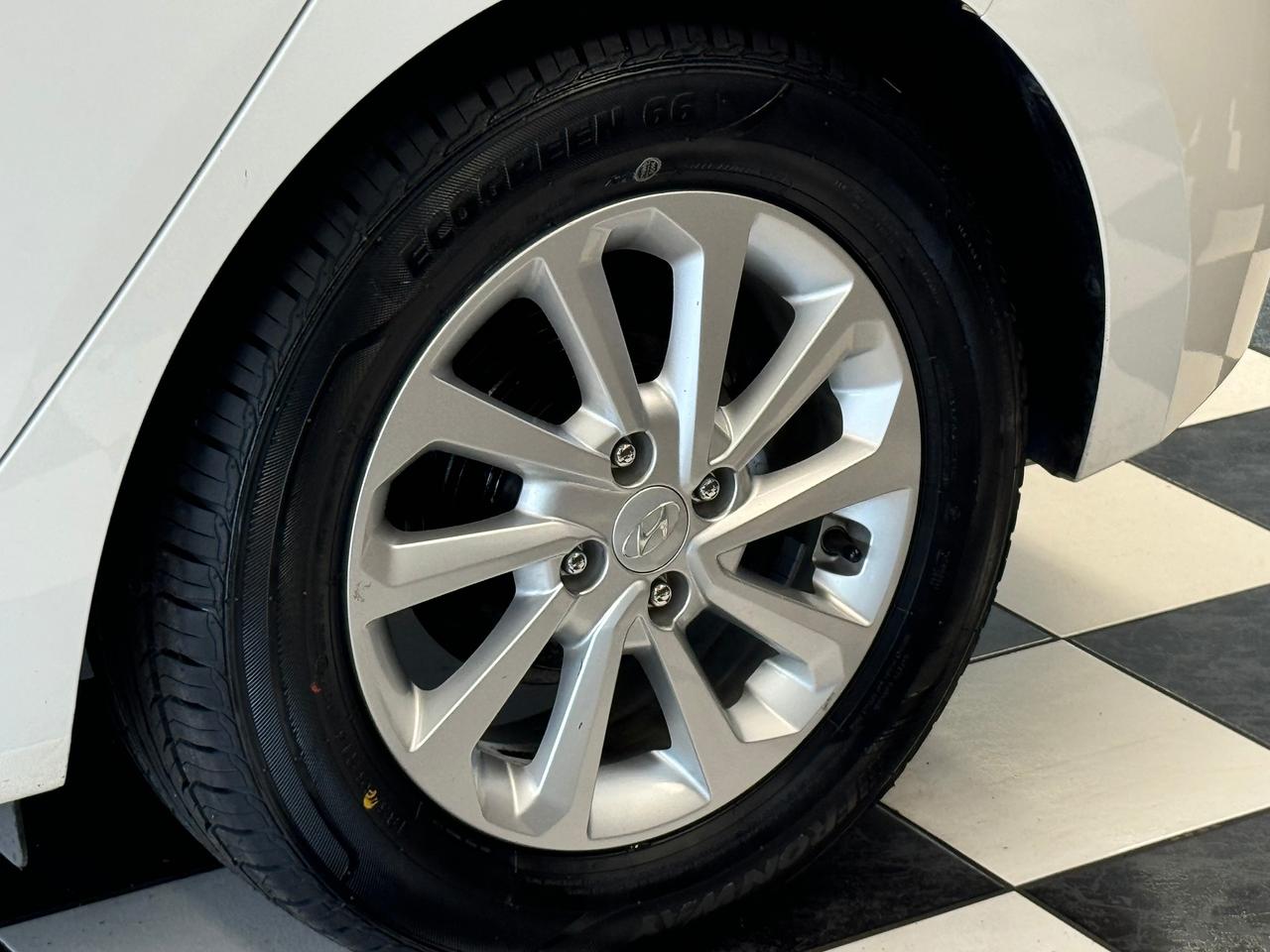 2019 Hyundai Accent Preferred+ApplePlay+Camera+New Tires+CLEAN CARFAX Photo