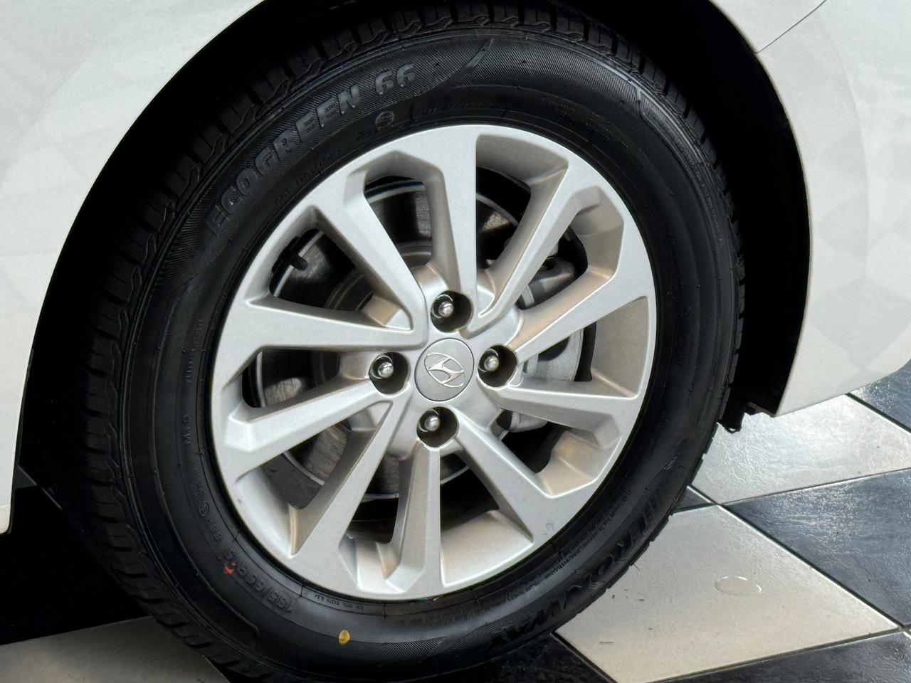 2019 Hyundai Accent Preferred+ApplePlay+Camera+New Tires+CLEAN CARFAX Photo