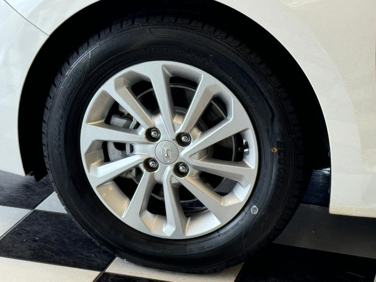 2019 Hyundai Accent Preferred+ApplePlay+Camera+New Tires+CLEAN CARFAX Photo