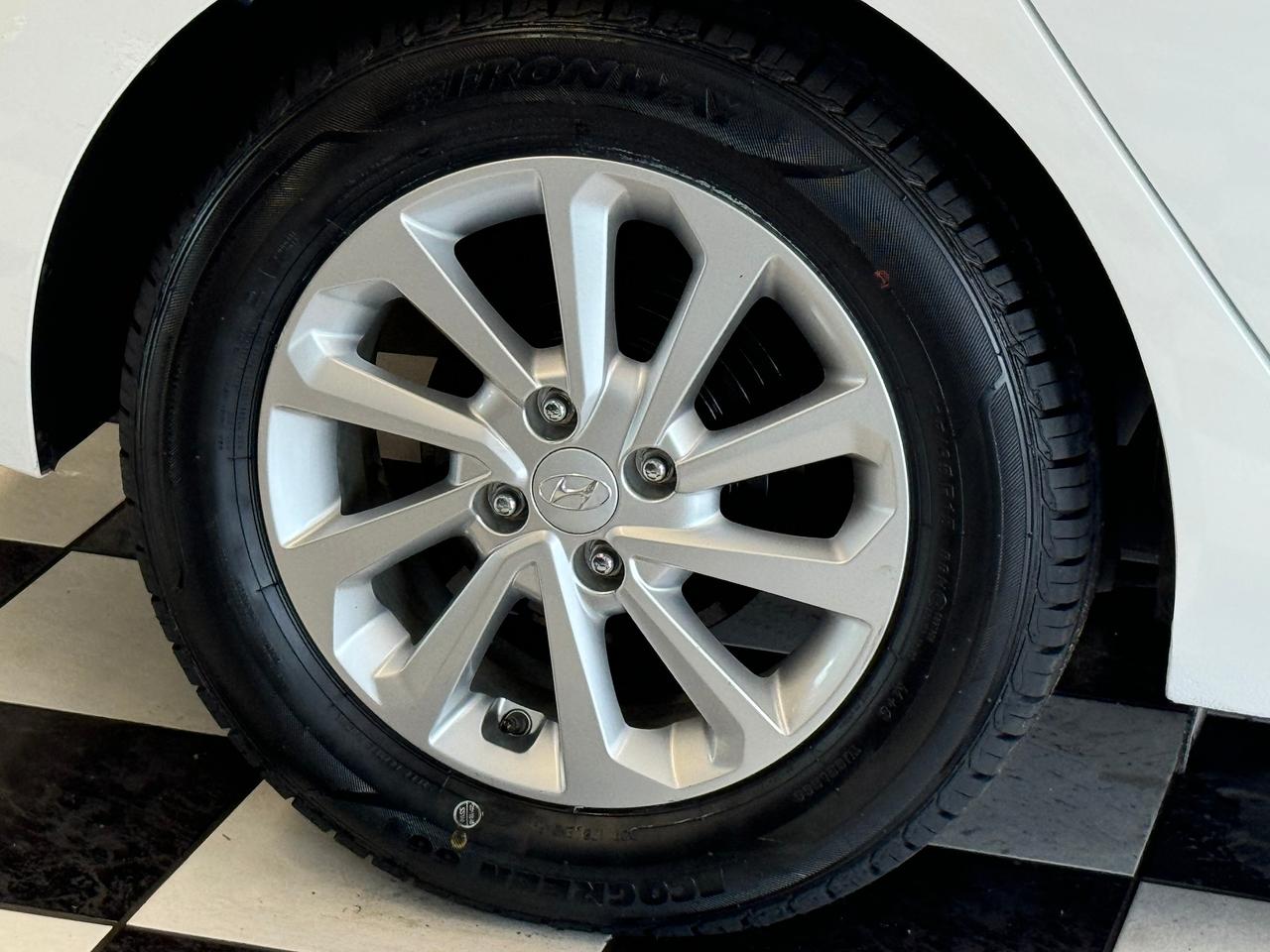 2019 Hyundai Accent Preferred+ApplePlay+Camera+New Tires+CLEAN CARFAX Photo