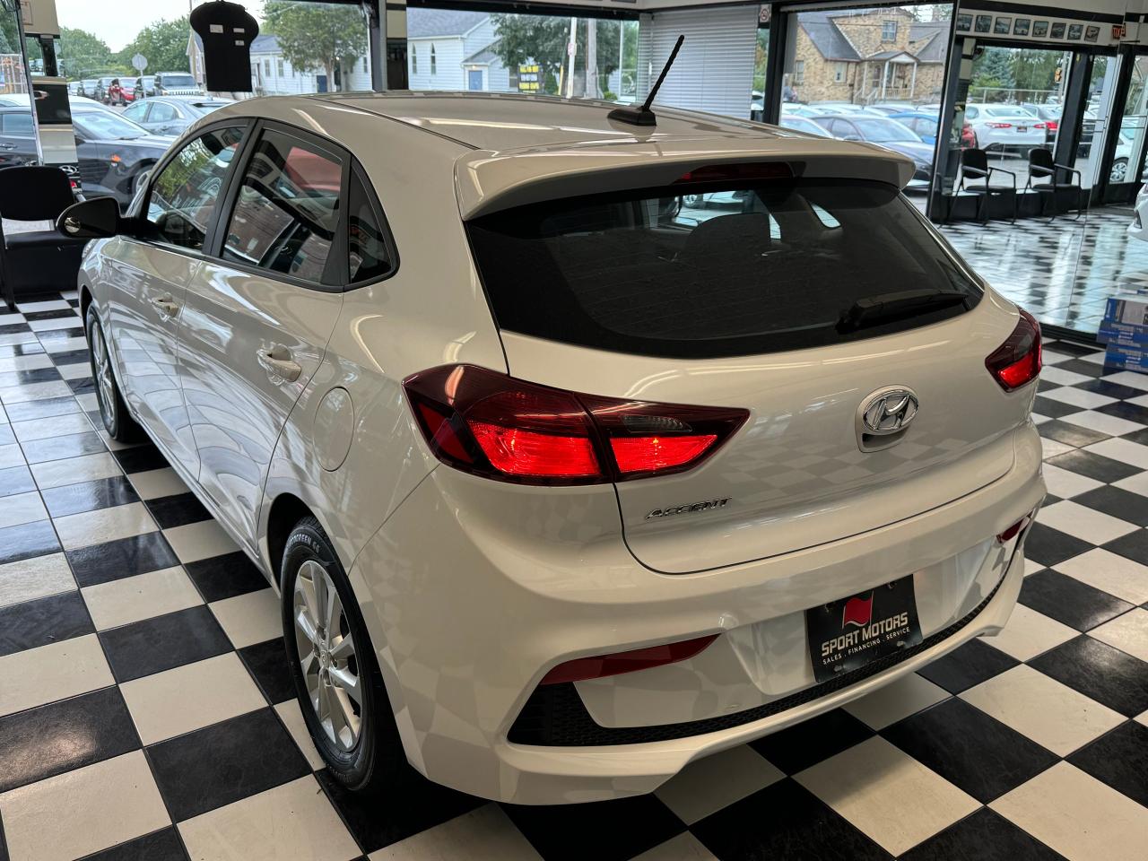 2019 Hyundai Accent Preferred+ApplePlay+Camera+New Tires+CLEAN CARFAX Photo4