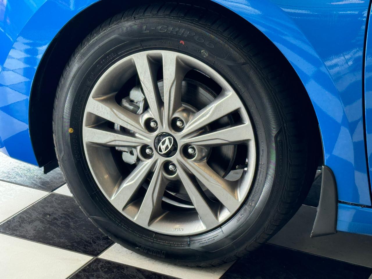 2017 Hyundai Elantra GL+New Tires+Brakes+ApplePlay+CLEAN CARFAX Photo