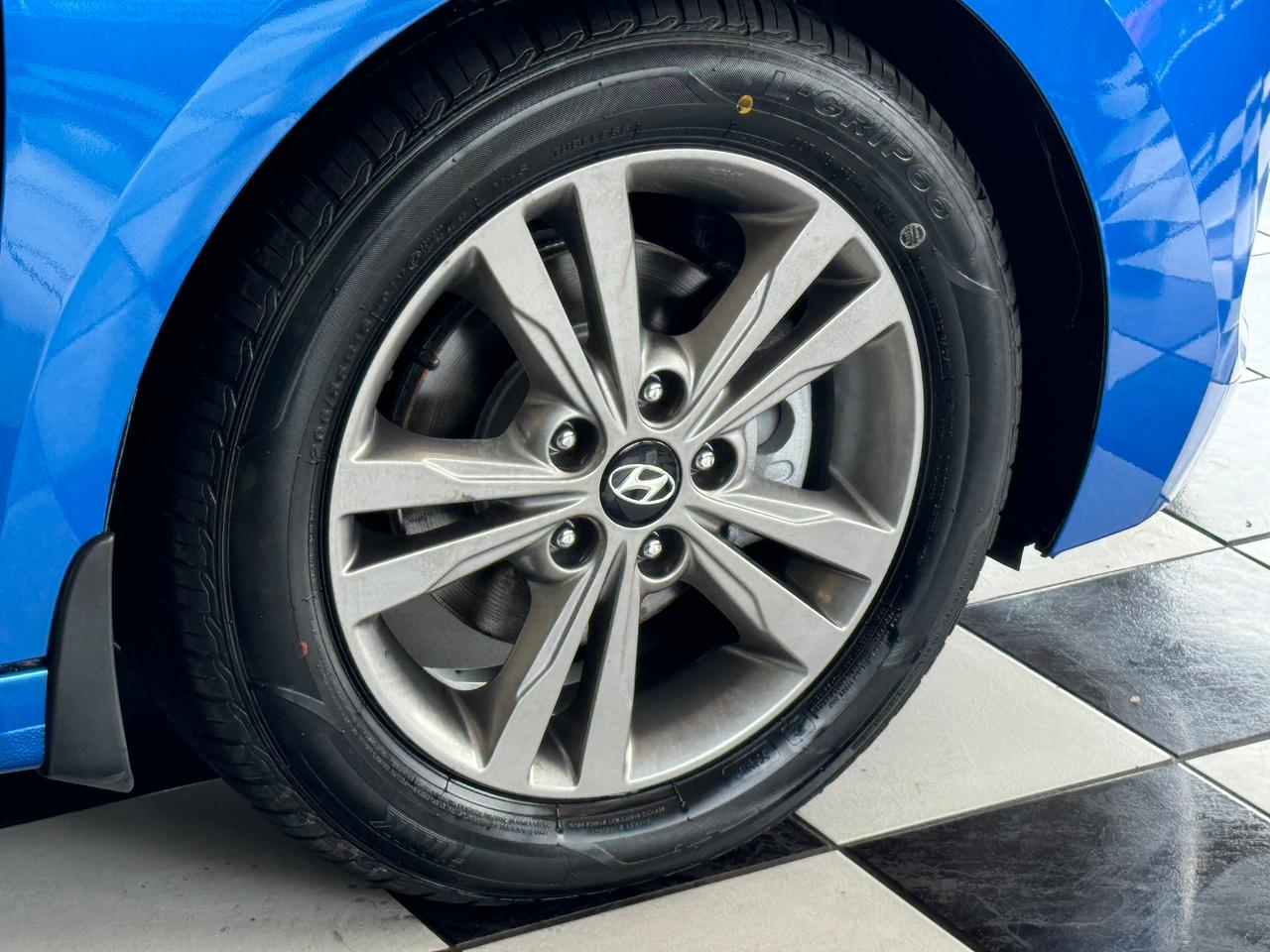 2017 Hyundai Elantra GL+New Tires+Brakes+ApplePlay+CLEAN CARFAX Photo