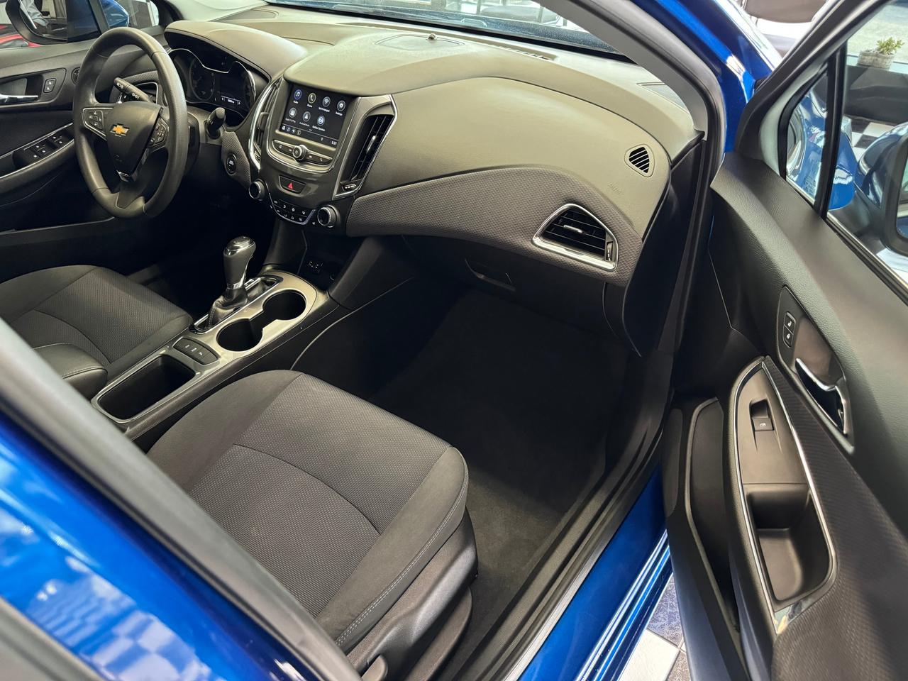 2019 Chevrolet Cruze LT+New Tires+Remote Start+Blind Spot+CLEAN CARFAX Photo