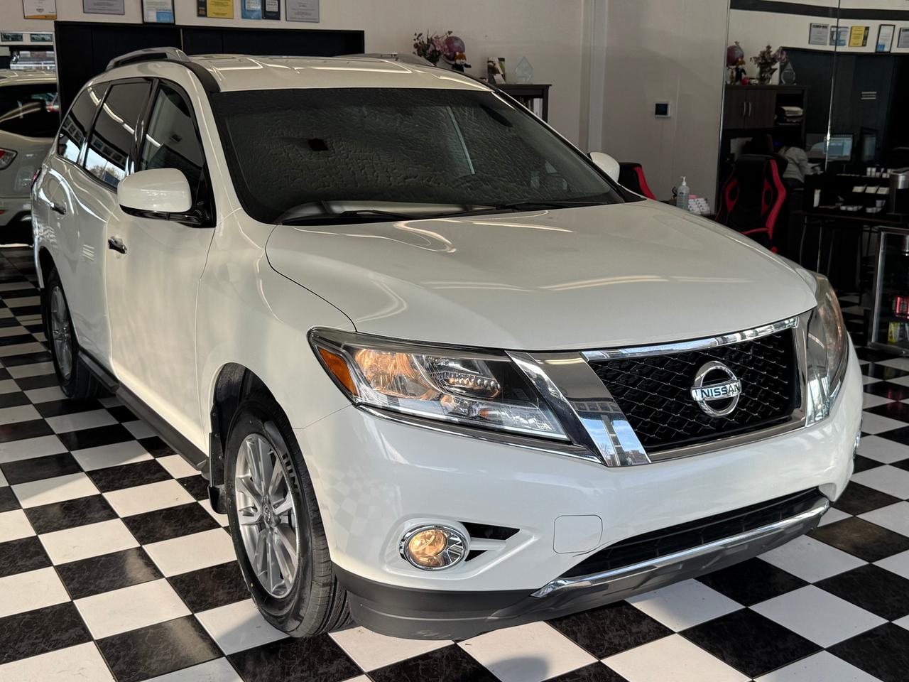 2016 Nissan Pathfinder SV AWD 7 Passenger+New Tires+Camera+Heated Seats Photo