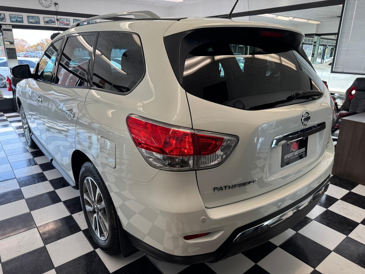 2016 Nissan Pathfinder SV AWD 7 Passenger+New Tires+Camera+Heated Seats Photo