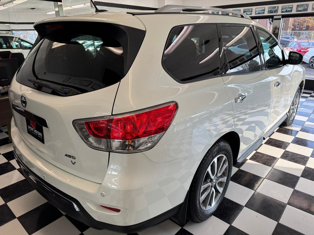 2016 Nissan Pathfinder SV AWD 7 Passenger+New Tires+Camera+Heated Seats Photo