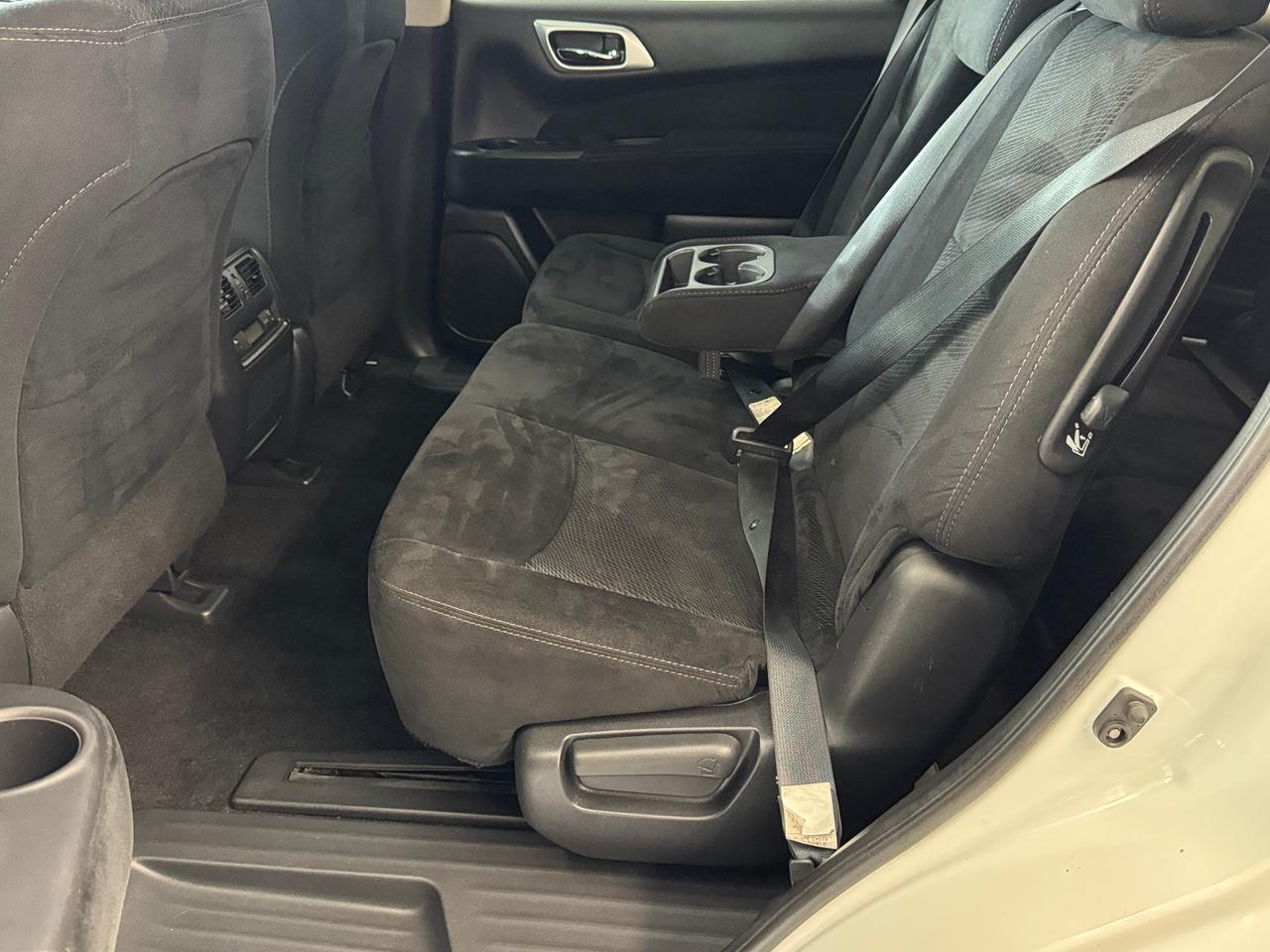 2016 Nissan Pathfinder SV AWD 7 Passenger+New Tires+Camera+Heated Seats Photo