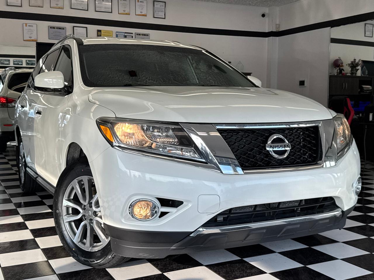 2016 Nissan Pathfinder SV AWD 7 Passenger+New Tires+Camera+Heated Seats Photo