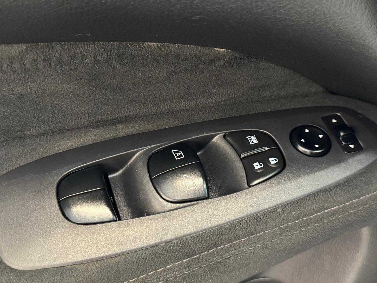 2016 Nissan Pathfinder SV AWD 7 Passenger+New Tires+Camera+Heated Seats Photo