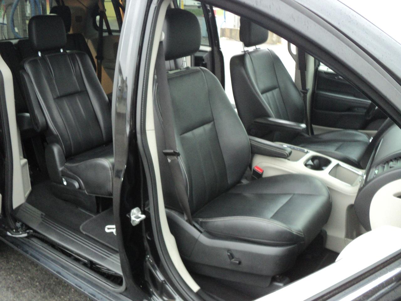 2020 Dodge Grand Caravan CREW PLUS 7Seater LeatherHeated DVD 3.6L Stow-N-Go - Photo #11