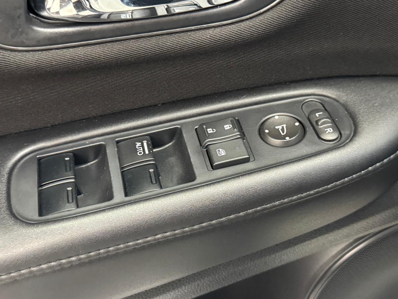 2016 Honda HR-V LX+Camera+Heated Seats+A/C+CLEAN CARFAX Photo