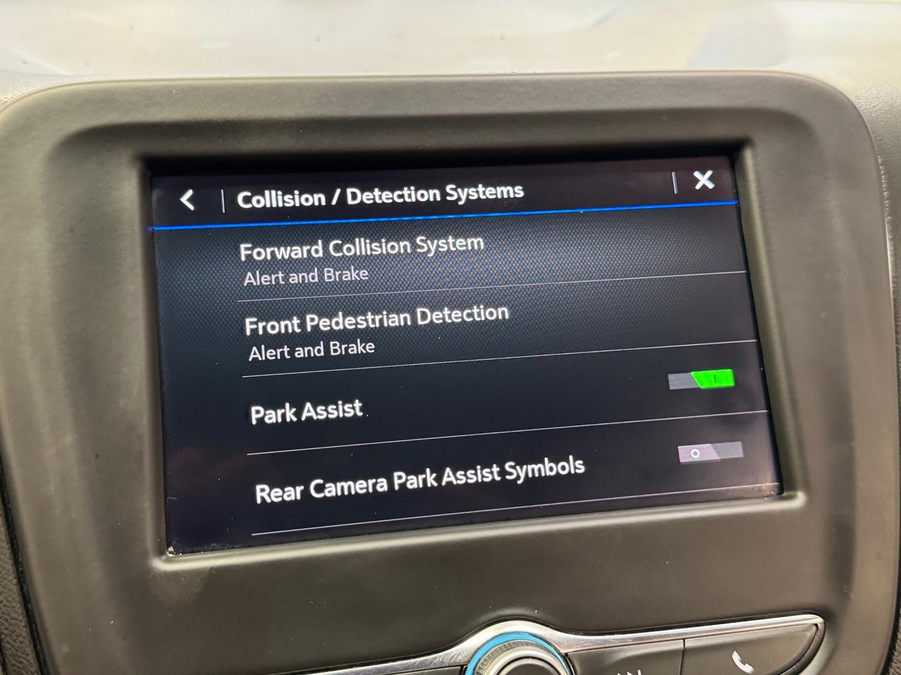2020 Chevrolet Equinox LS+ApplePlay+Lane Departure+HTD Seats+CLEAN CARFAX Photo