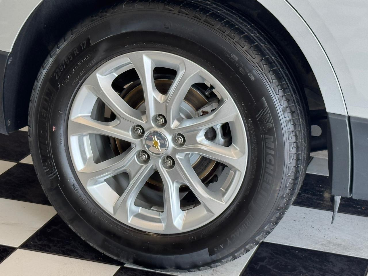 2020 Chevrolet Equinox LS+ApplePlay+Lane Departure+HTD Seats+CLEAN CARFAX Photo