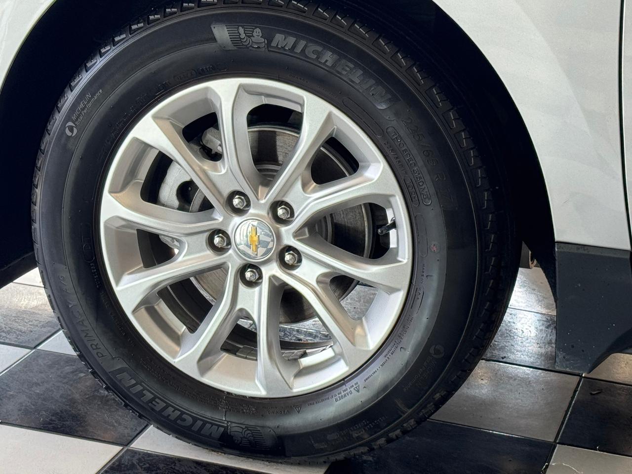 2020 Chevrolet Equinox LS+ApplePlay+Lane Departure+HTD Seats+CLEAN CARFAX Photo