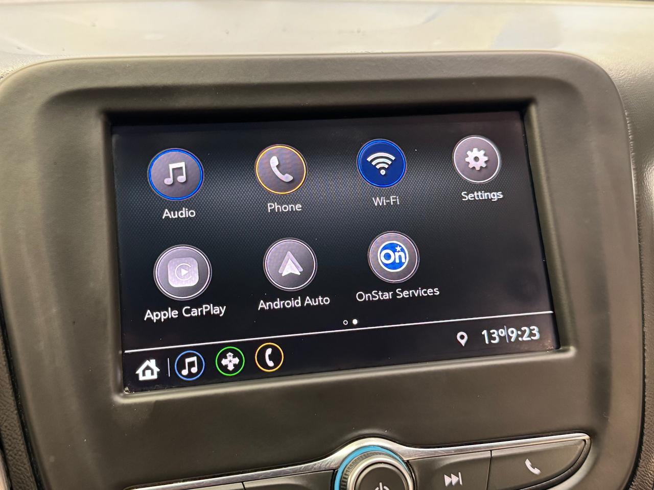 2020 Chevrolet Equinox LS+ApplePlay+Lane Departure+HTD Seats+CLEAN CARFAX Photo