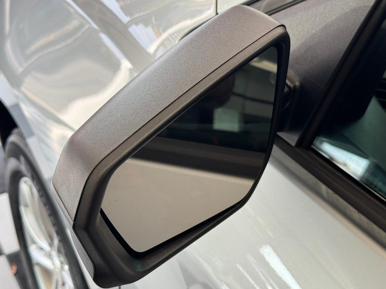 2020 Chevrolet Equinox LS+ApplePlay+Lane Departure+HTD Seats+CLEAN CARFAX Photo