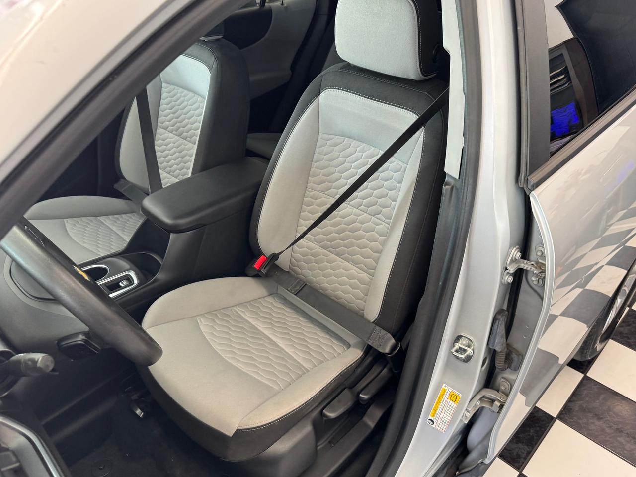 2020 Chevrolet Equinox LS+ApplePlay+Lane Departure+HTD Seats+CLEAN CARFAX Photo