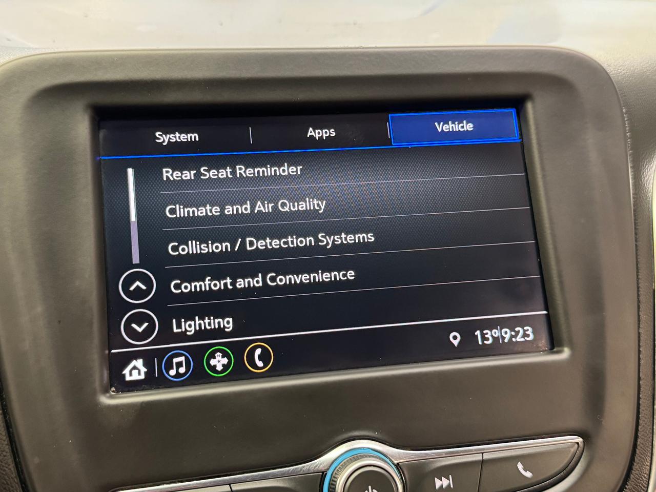 2020 Chevrolet Equinox LS+ApplePlay+Lane Departure+HTD Seats+CLEAN CARFAX Photo