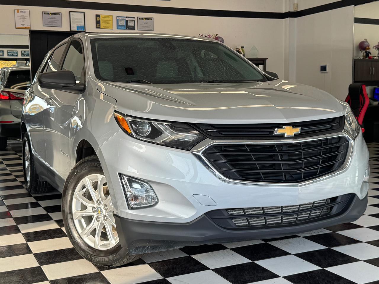 2020 Chevrolet Equinox LS+ApplePlay+Lane Departure+HTD Seats+CLEAN CARFAX Photo