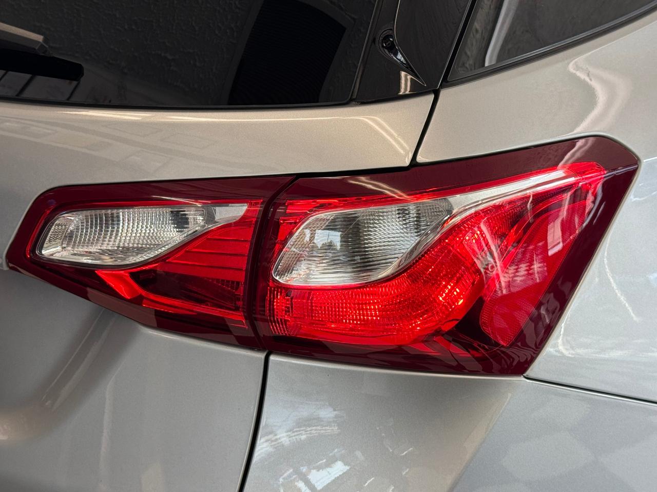 2020 Chevrolet Equinox LS+ApplePlay+Lane Departure+HTD Seats+CLEAN CARFAX Photo