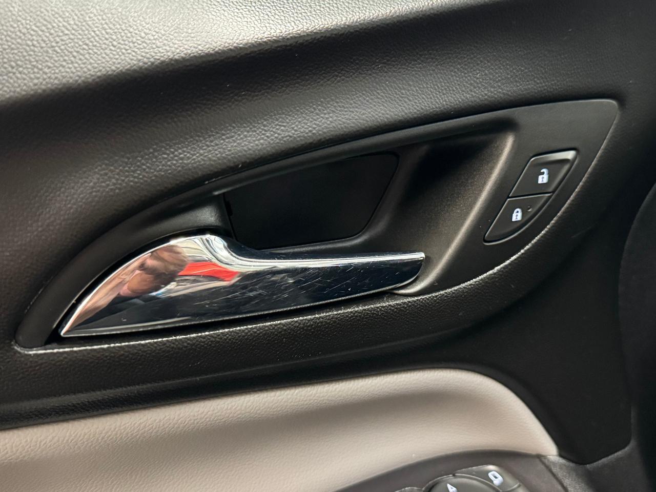 2020 Chevrolet Equinox LS+ApplePlay+Lane Departure+HTD Seats+CLEAN CARFAX Photo