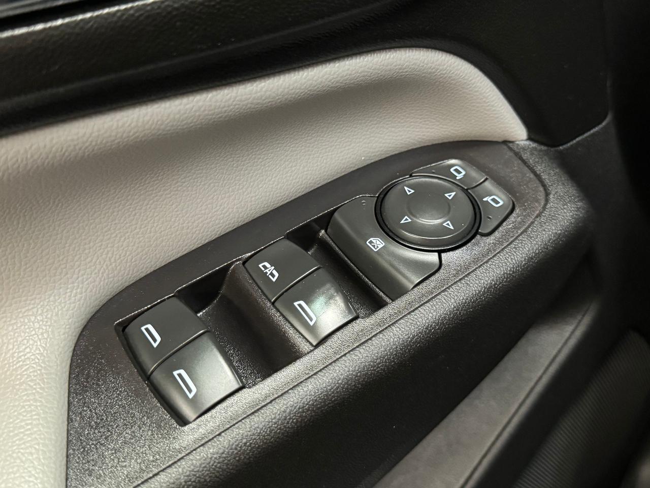 2020 Chevrolet Equinox LS+ApplePlay+Lane Departure+HTD Seats+CLEAN CARFAX Photo