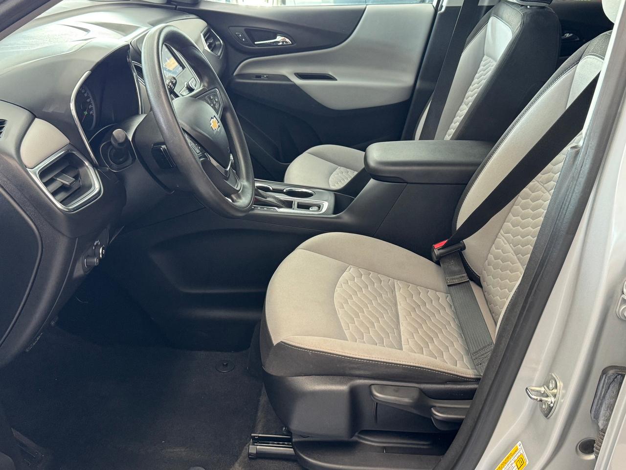 2020 Chevrolet Equinox LS+ApplePlay+Lane Departure+HTD Seats+CLEAN CARFAX Photo