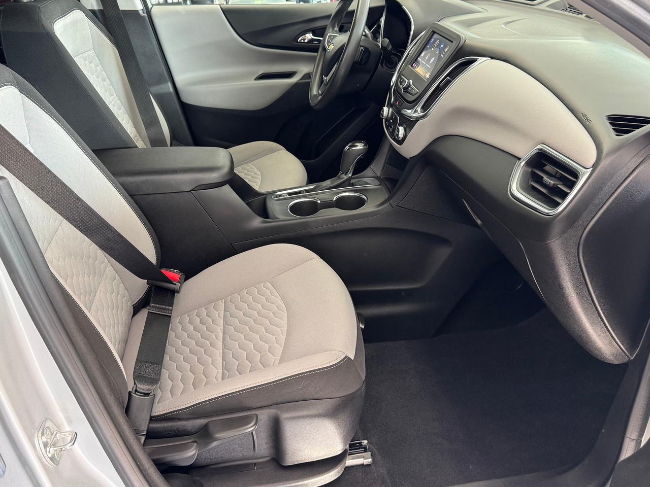 2020 Chevrolet Equinox LS+ApplePlay+Lane Departure+HTD Seats+CLEAN CARFAX Photo