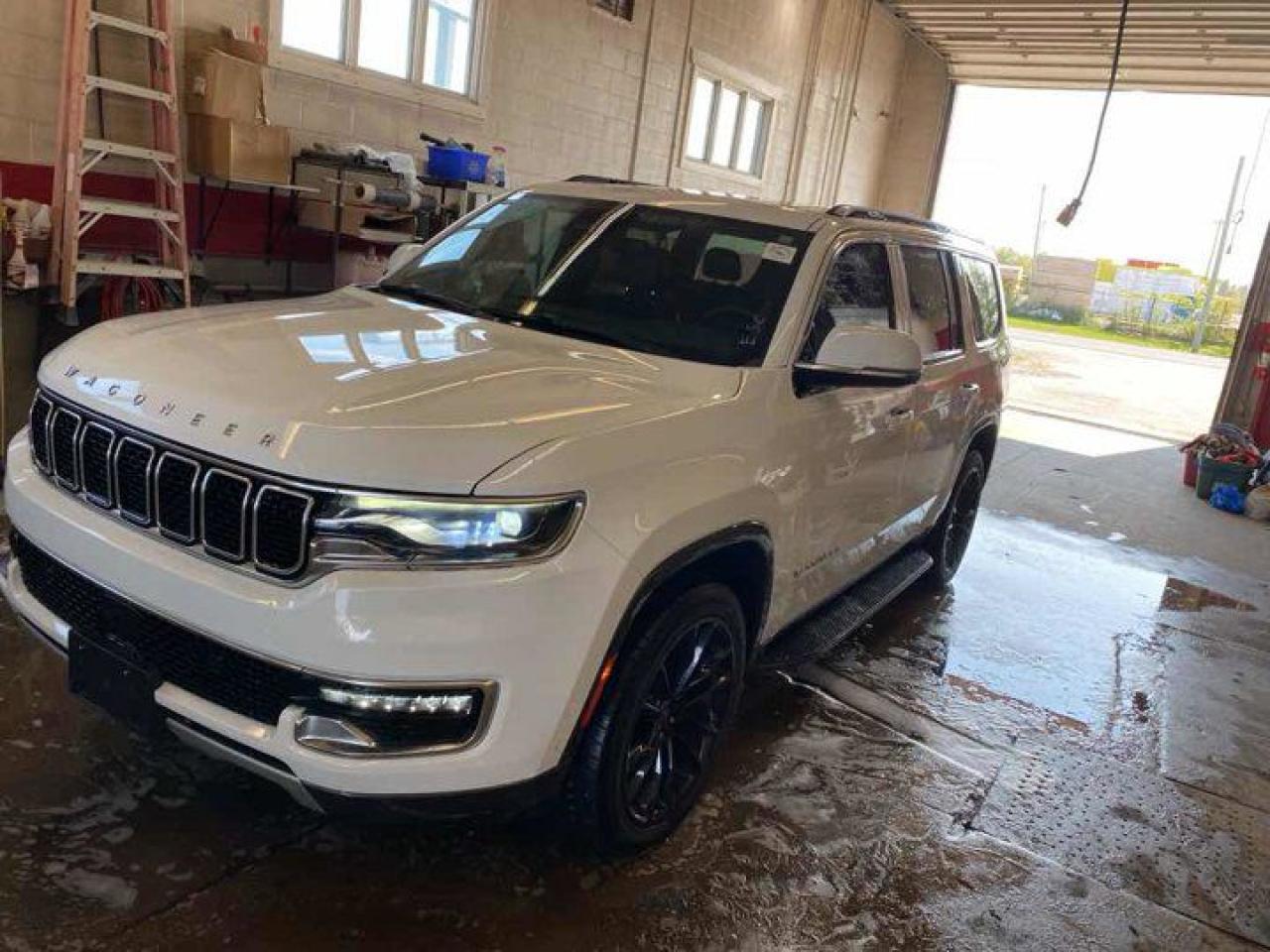 Used 2022 Jeep Wagoneer Series II 4x4 | 5.7 Hemi | Leather | Nav | Sunroof | Cooled & Heated Seats | Heated Steering + more! for sale in Guelph, ON