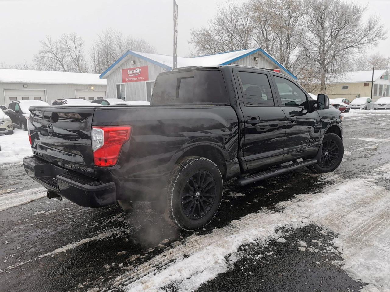 2018 Nissan Titan SV 4WD - Photo #5