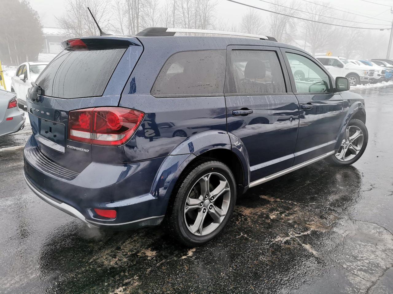 2017 Dodge Journey Crossroad - Photo #5