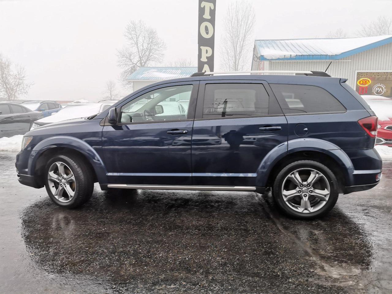 2017 Dodge Journey Crossroad - Photo #2