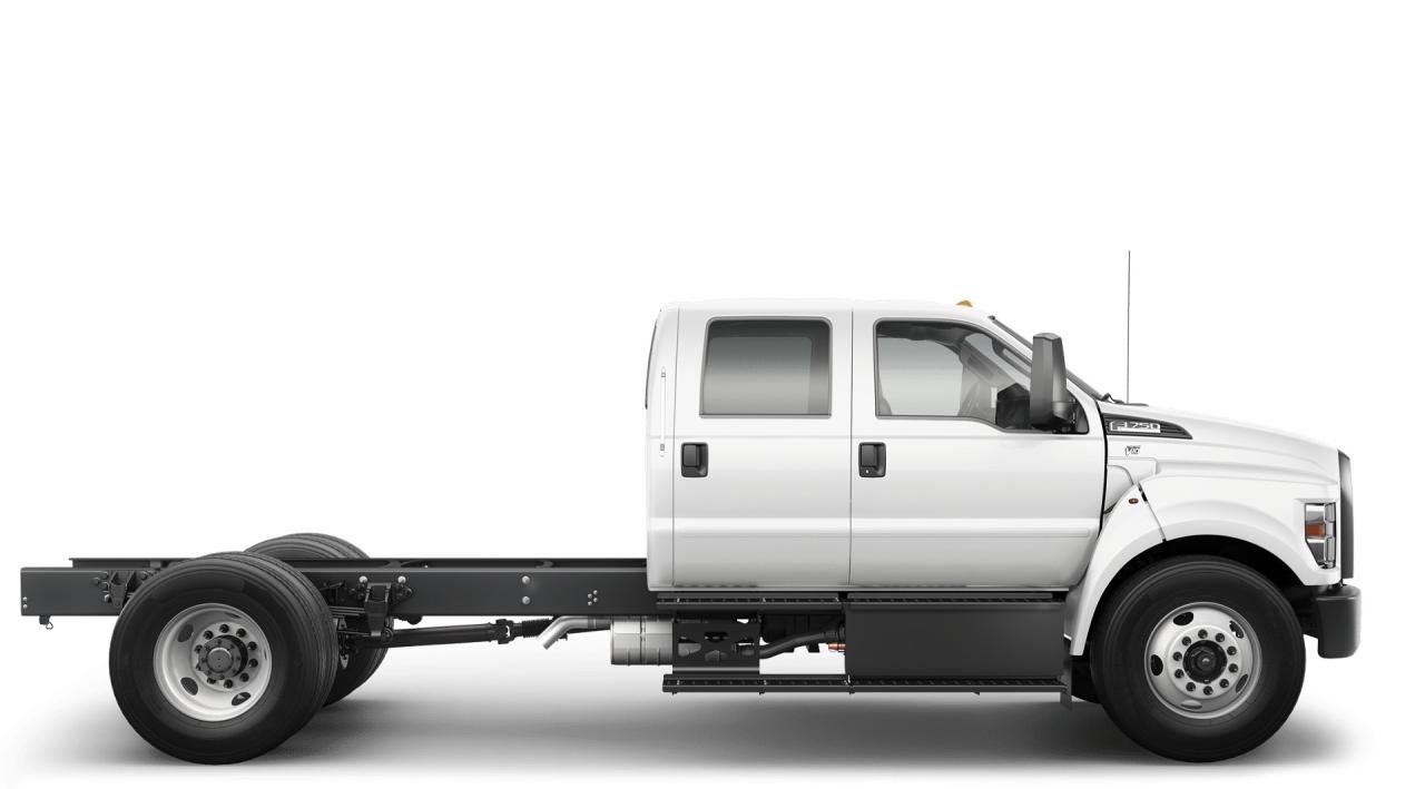 New 2025 Ford Super Duty F-750 BASE for sale in Kingston, ON