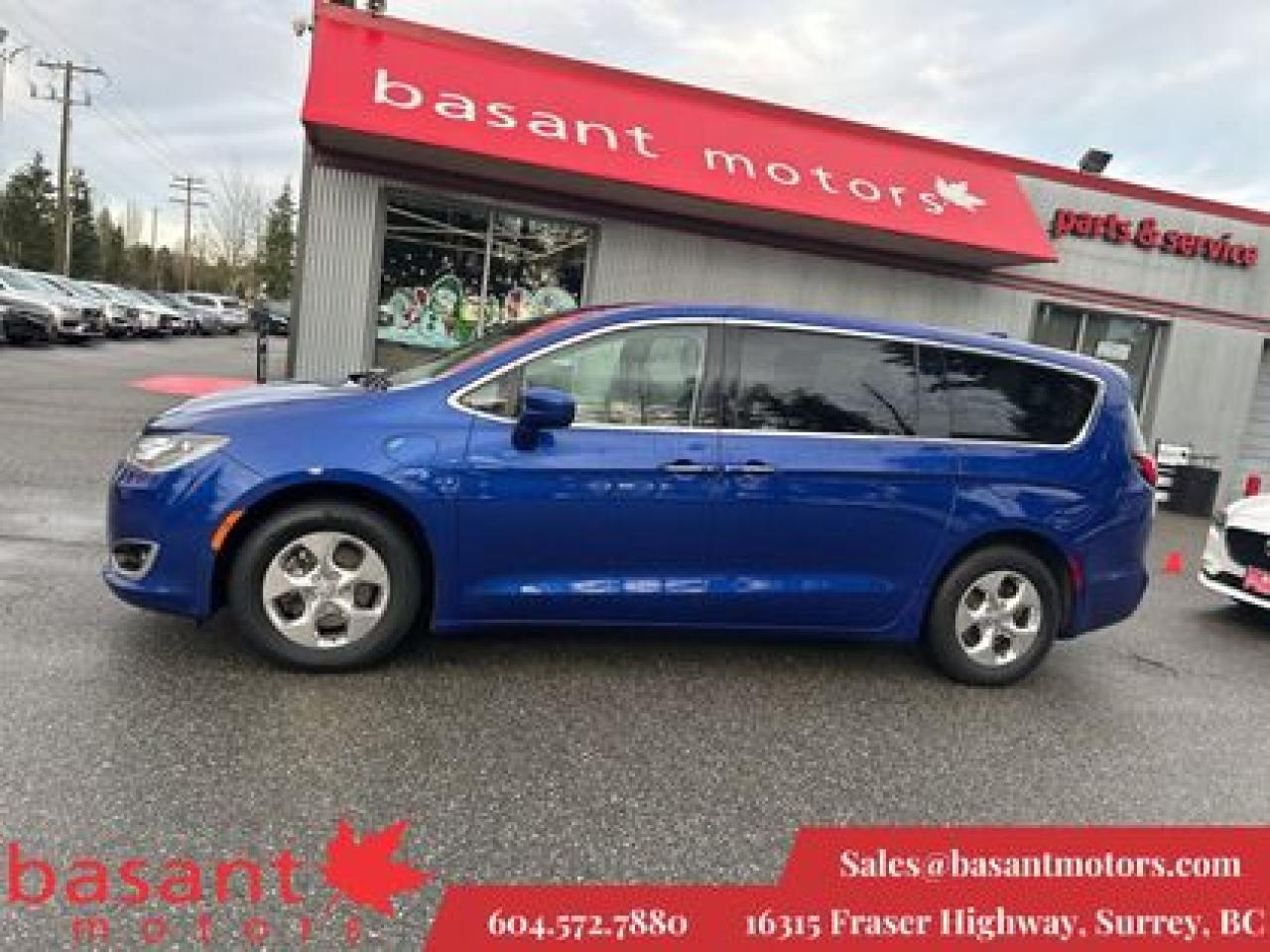 Used 2020 Chrysler Pacifica Hybrid NO PST! Backup Cam, Fuel Efficient!! for sale in Surrey, BC