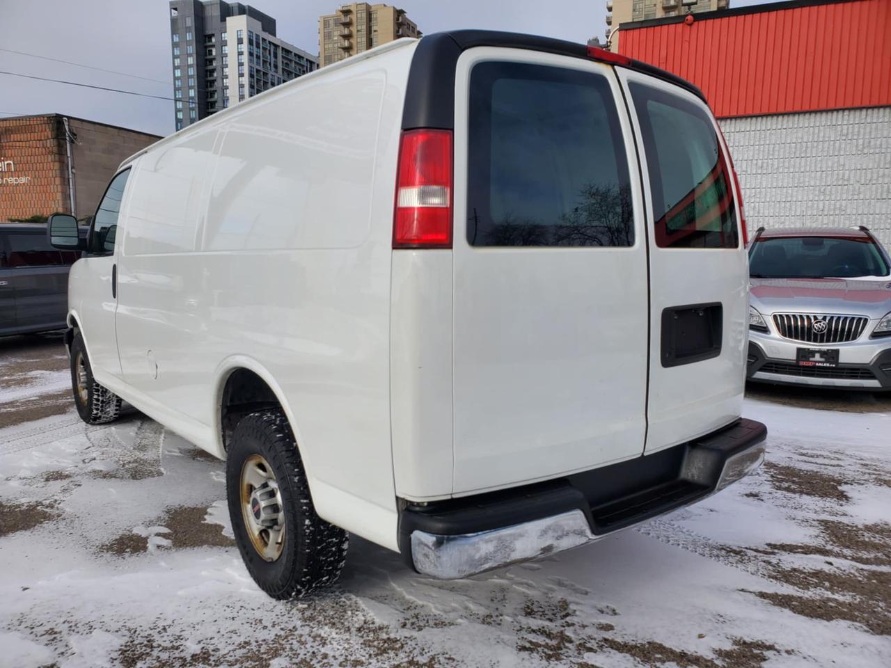 2017 GMC Savana Cargo Van 2500 Photo3
