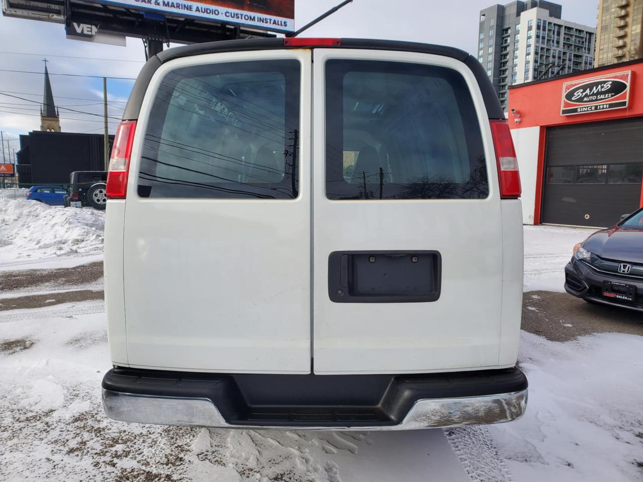 2017 GMC Savana Cargo Van 2500 Photo4
