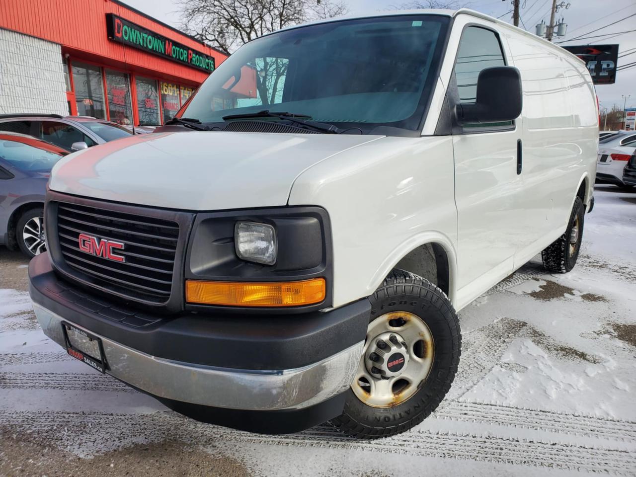 2017 GMC Savana Cargo Van 2500 Photo1