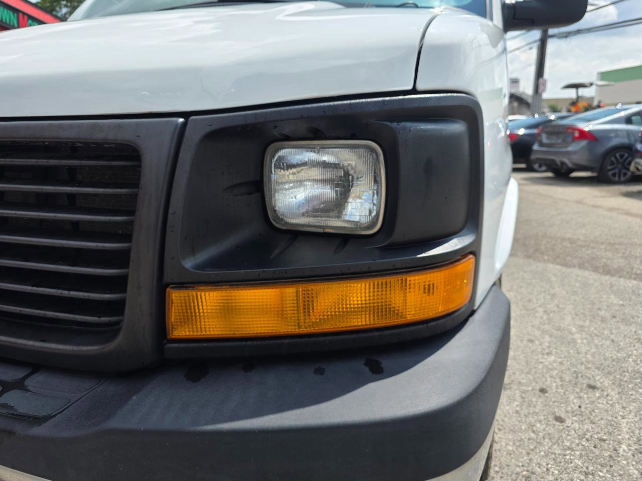 2017 GMC Savana Cargo Van 2500 Photo
