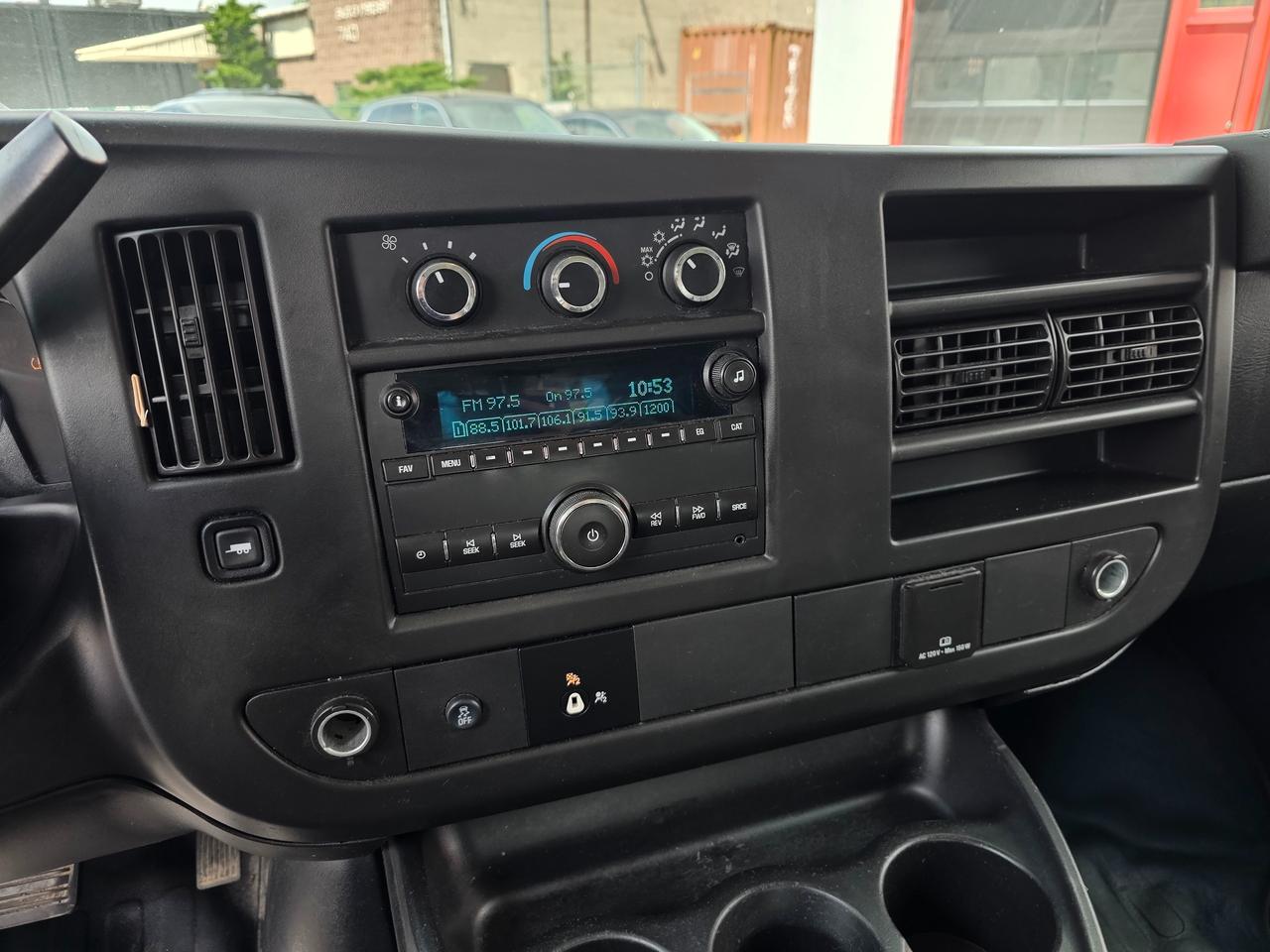2017 GMC Savana Cargo Van 2500 Photo