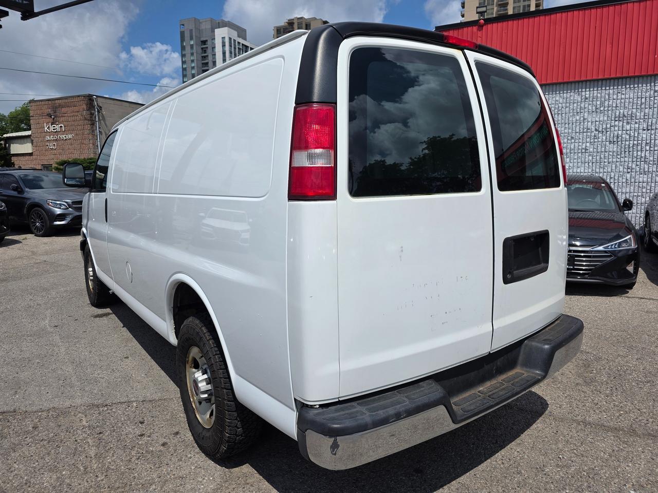 2017 GMC Savana Cargo Van 2500 Photo