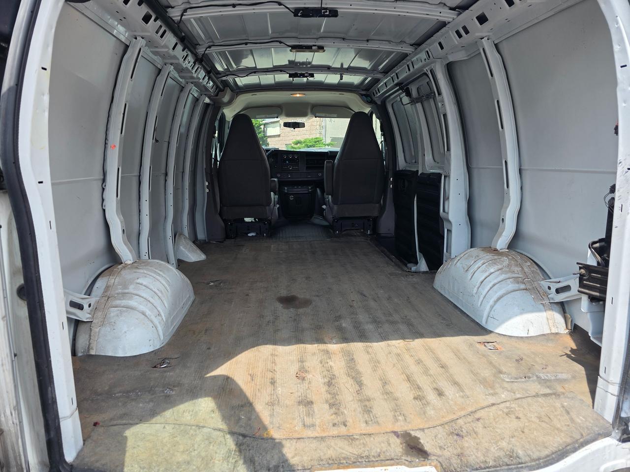 2017 GMC Savana Cargo Van 2500 Photo